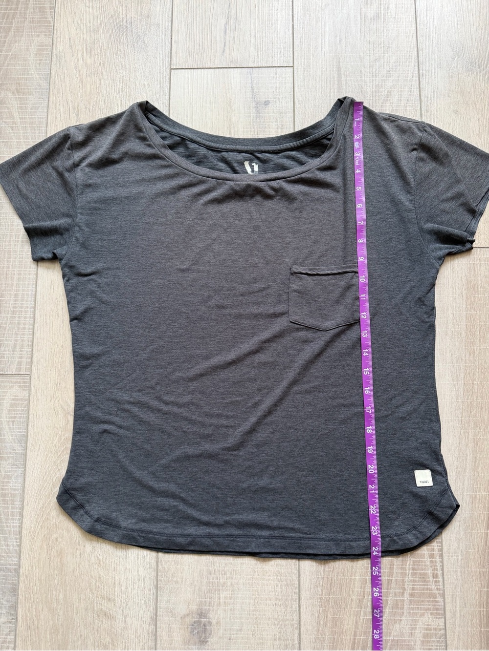 Vuori Women's Short Raw Cut Sleeve Pocket Tee Sz S Charcoal Black Workout Gym - Picture 6 of 7